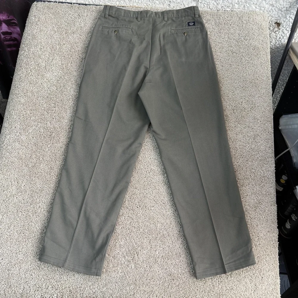 Vintage Dockers Pants Men 36x32 Green Pleated Twill Classic Fit No Wrinkle Khaki